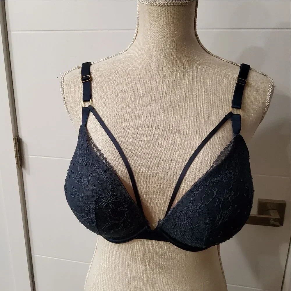 Victoria's Secret Very Sexy Push Up Bra Size 34DDD